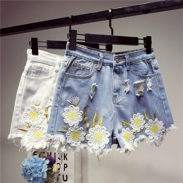 Blugi scurti moderni de dama cu talie inalta si broderii in mai multe modele