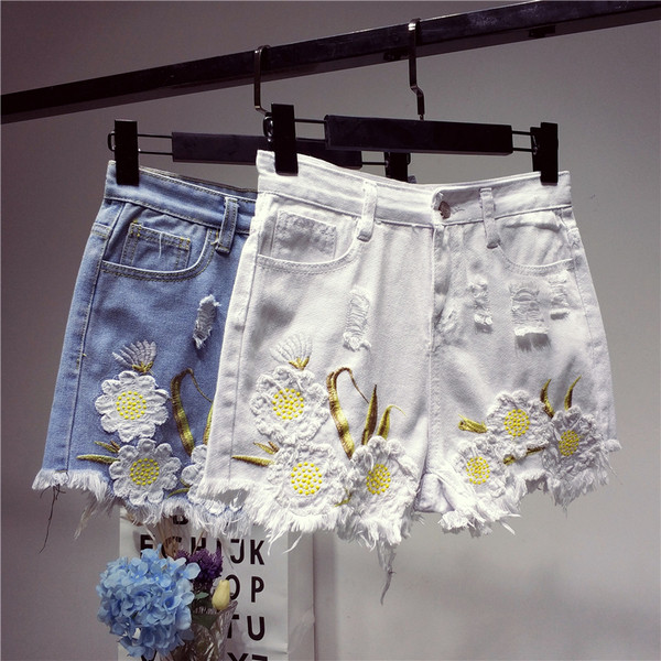 Blugi scurti moderni de dama cu talie inalta si broderii in mai multe modele