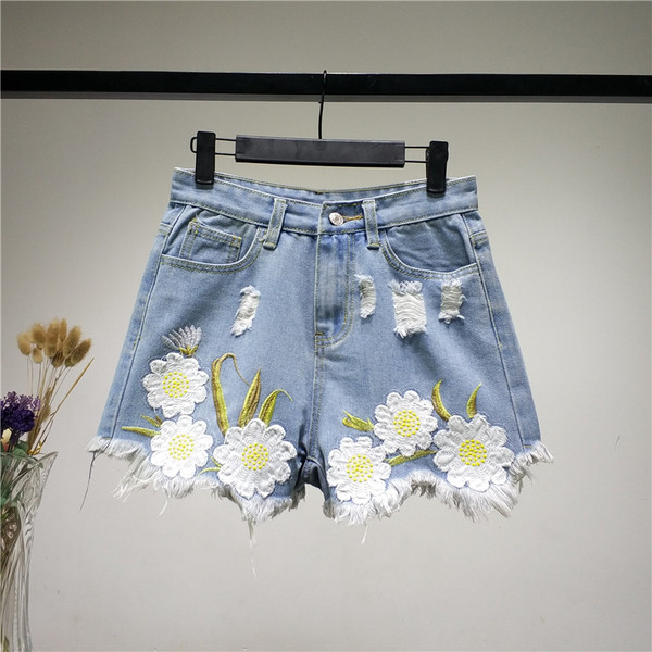 Blugi scurti moderni de dama cu talie inalta si broderii in mai multe modele