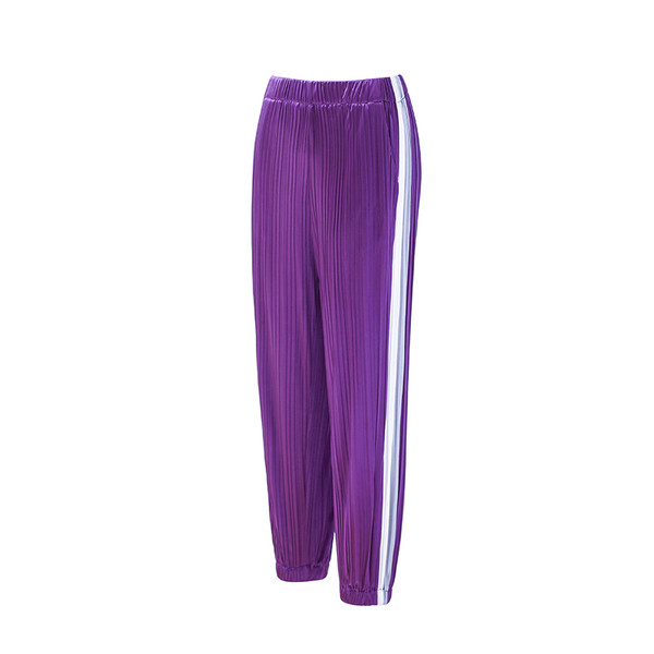 Costum casual de dama in doua culori cu margini albe