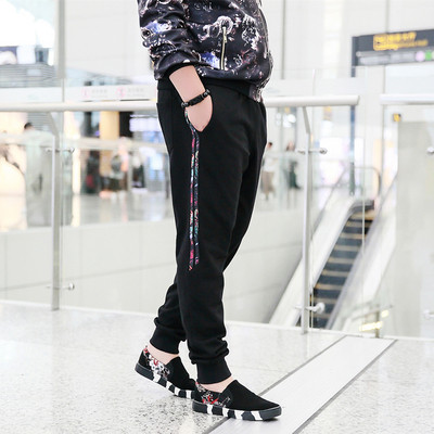 Costum casual barbatesc cu margini laterale colorate