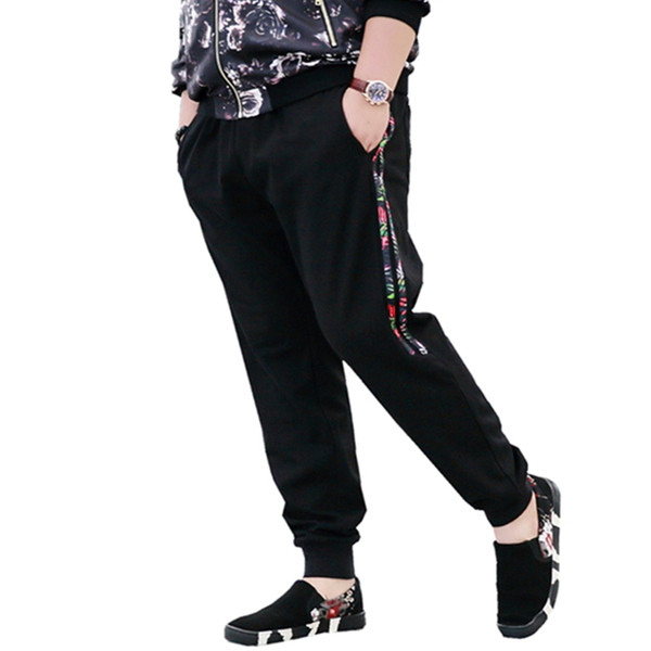 Costum casual barbatesc cu margini laterale colorate