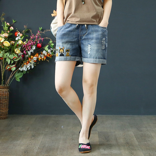 Blugi scurti dama casual cu broderie si sireturi