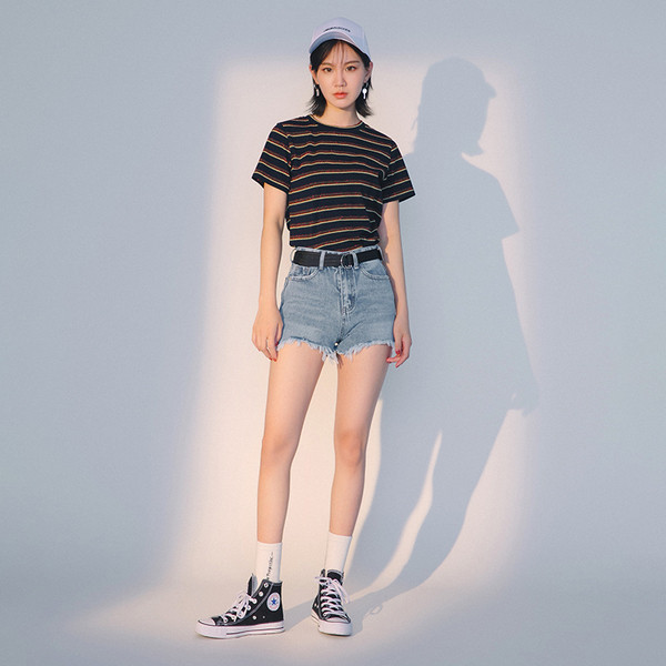 Model nou de blugi scurti rupti cu talie inalta