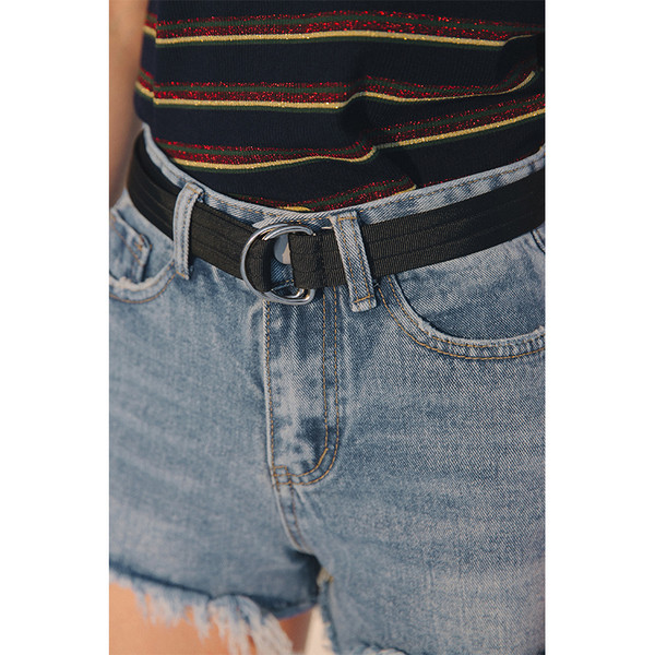 Model nou de blugi scurti rupti cu talie inalta