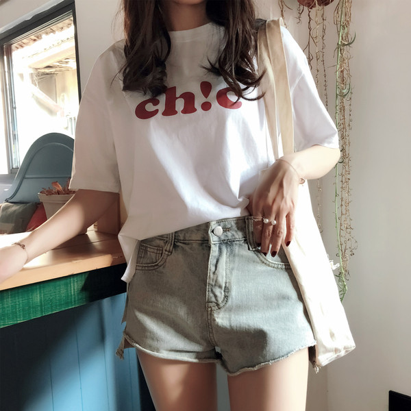 Blugi scurti retro de dama cu talie inalta intr-o culoare deschisa