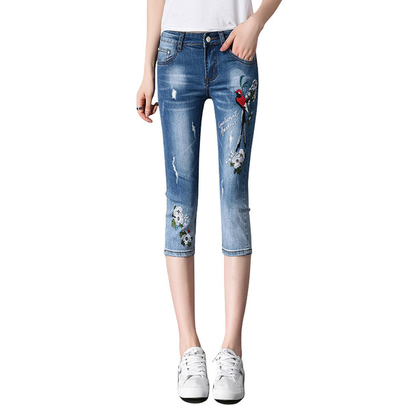 Blugi de dama cu lungime 3/4 si broderii