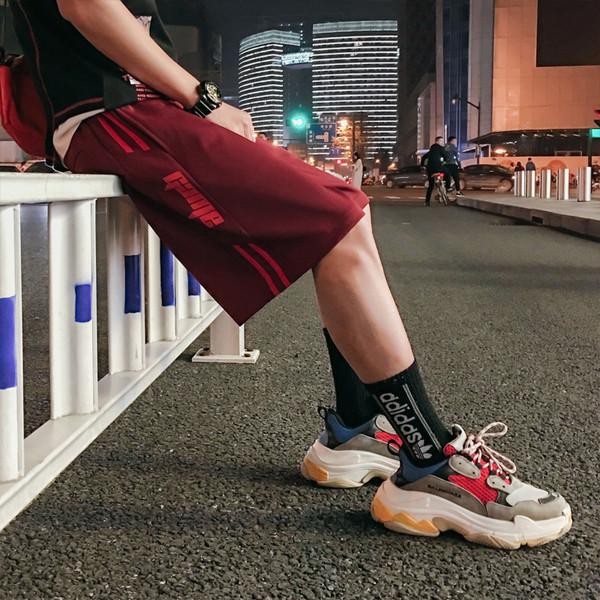 Pantaloni scurți bărbați model larg cu inscripție