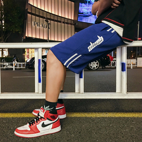 Pantaloni scurți bărbați model larg cu inscripție