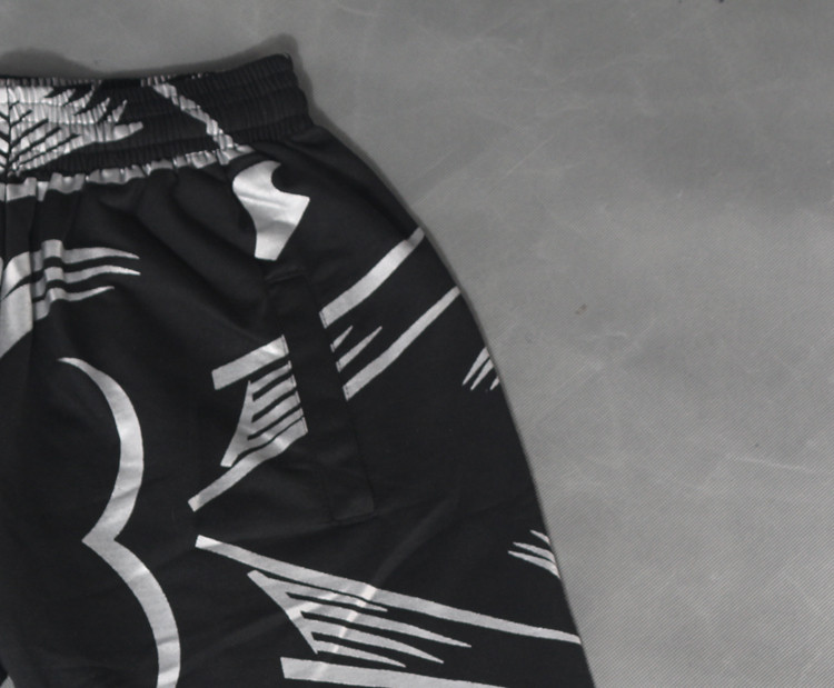 Pantaloni scurți bărbați în două culori cu imprimeu