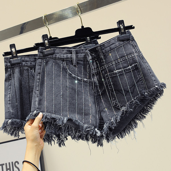 Blugi de dama scurti rupti cu talie inalta si pietre decorative