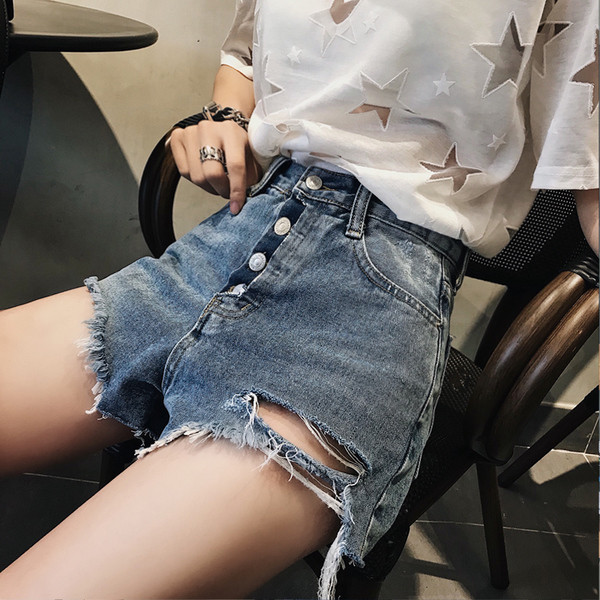 Blugi moderni, scurti, rupti, cu nasturi si talie inalta