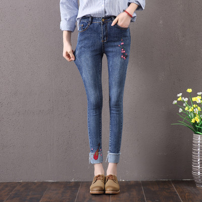 Blugi de dama moderni cu broderie florala in doua modele