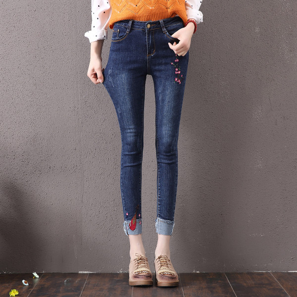 Blugi de dama moderni cu broderie florala in doua modele