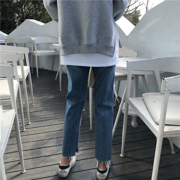 Blugi de dama cu motive rupte si talie standard