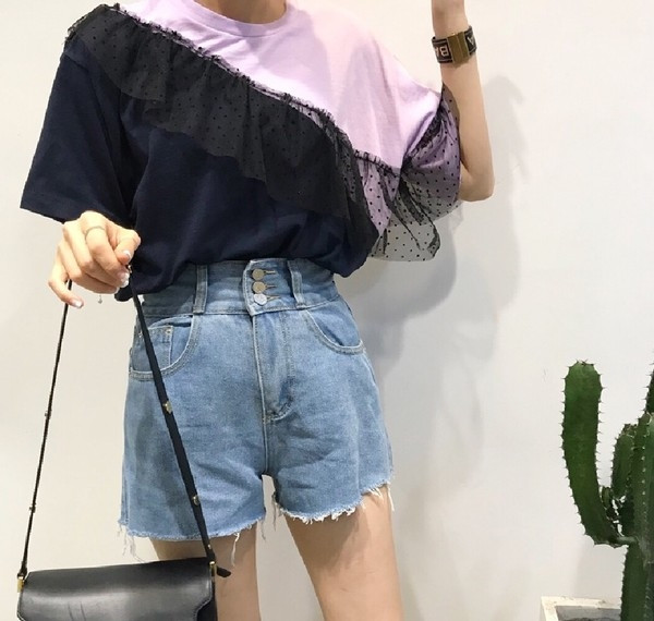 Bluză casual de damă cu dantelă în mov și alb