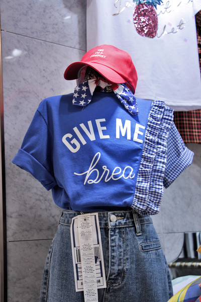 Tricou casual de damă din bumbac în roz și albastru cu inscripție