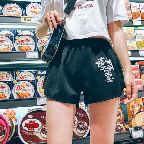 Pantaloni scurti de dama cu elastic si inscriptie