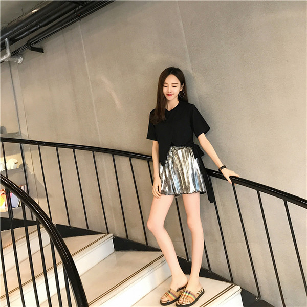 Pantaloni scurti moderni de dama cu talie inalta si efect stralucitor