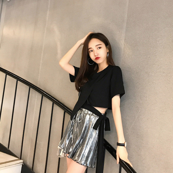 Pantaloni scurti moderni de dama cu talie inalta si efect stralucitor