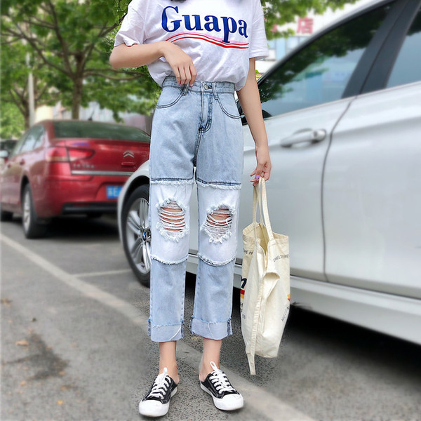 Blugi de dama de culoare deschisa cu motive rupte