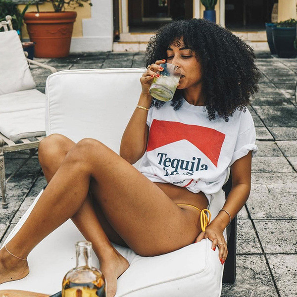 Tricou casual de dama alb cu aplicatie