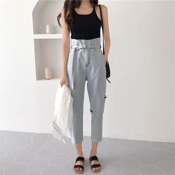 Blugi de dama moderni de culoare deschisa cu talie inalta si lungime 7/8