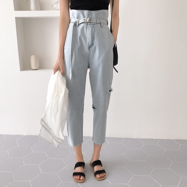 Blugi de dama moderni de culoare deschisa cu talie inalta si lungime 7/8