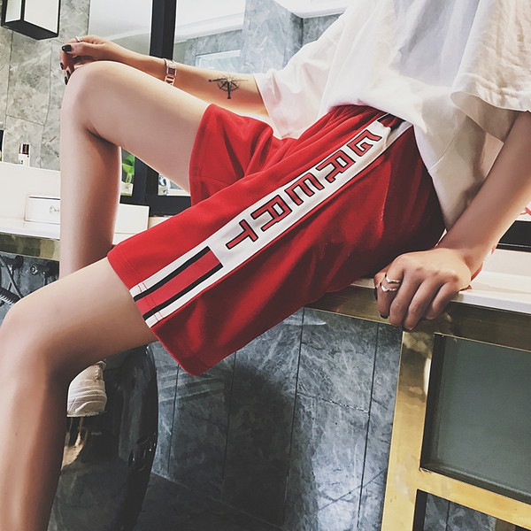 Pantaloni scurți casual de damă cu margini și inscripții în mai multe culori