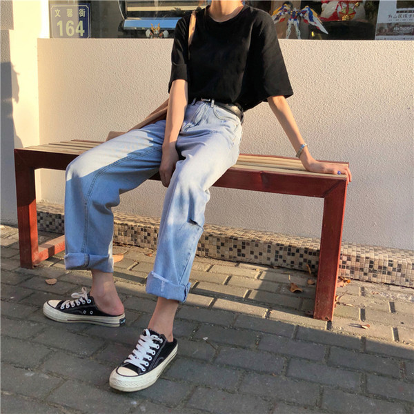 Blugi de dama in model larg cu motive rupte