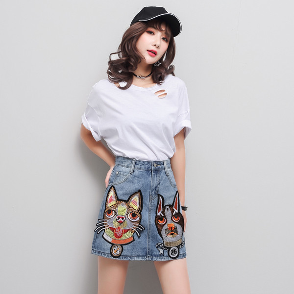 HIT Fusta de dama din denim cu broderie colorata