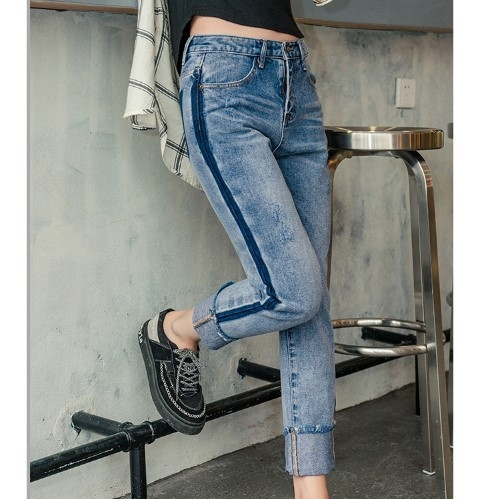 Blugi casual dama de culoare deschisa cu elemente inchise la culoare - model Slim