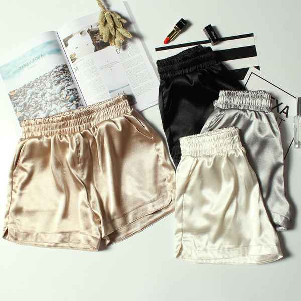 Pantaloni scurti casual dama cu efect elastic si stralucitor