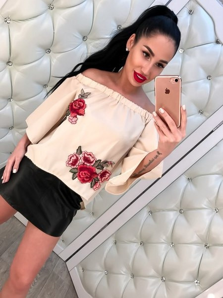 Bluza de dama cu broderie in doua culori