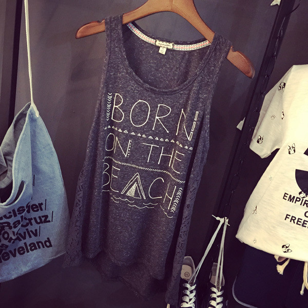 Maieu casual de dama cu inscriptie si dantela de culoare inchisa