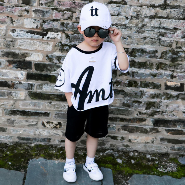 Set copii pentru baieti si fete - tricou cu inscriptie si pantaloni scurti