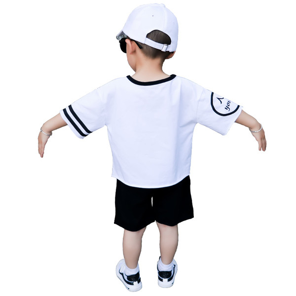 Set copii pentru baieti si fete - tricou cu inscriptie si pantaloni scurti