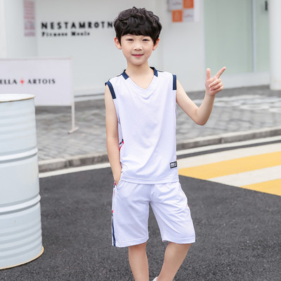 Set copii in trei culori - maiou cu inscriptie si pantaloni scurti cu bretele laterale