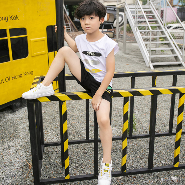 Set zilnic pentru copii pentru baieti in culori vii cu motive colorate si inscriptie