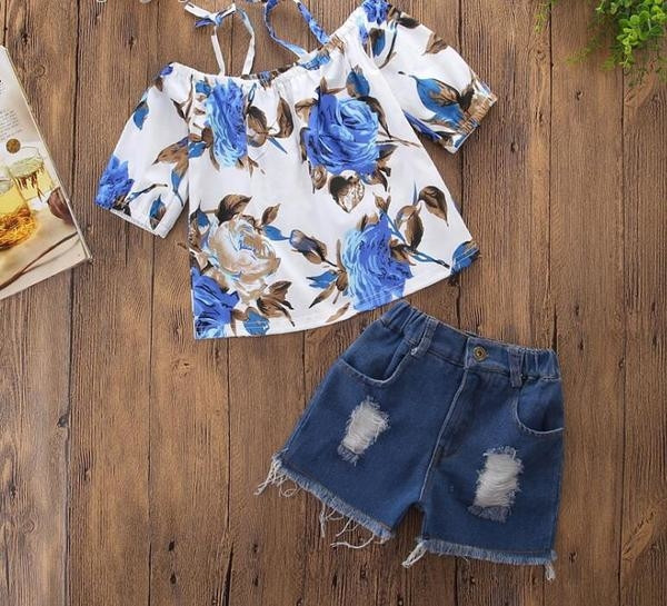 Set copii pentru fete, inclusiv blugi scurti și o bluză cu mâneci scurte