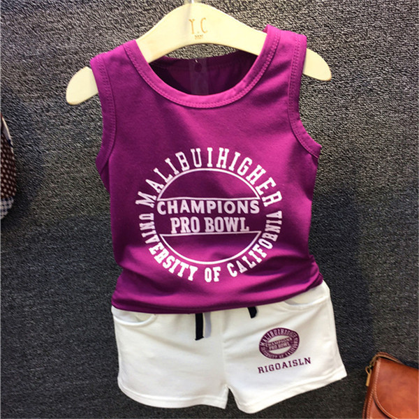 Set modern pentru baieti pentru copii in mai multe culori - maiou si pantaloni scurti cu inscriptie