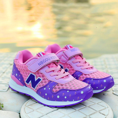 Gyermek tornacipő lányoknak tépőzárral, különböző színekben