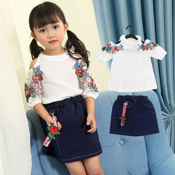 Set copii cu fusta si bluza cu broderie