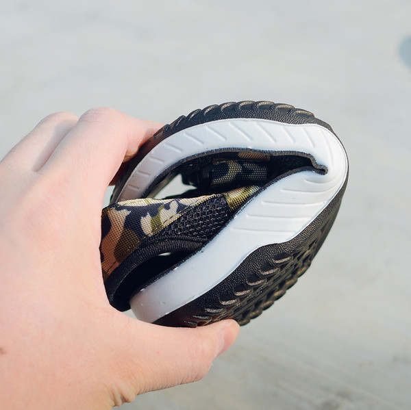 Sandale confortabile pentru copii pentru un baiat in diferite culori si modele