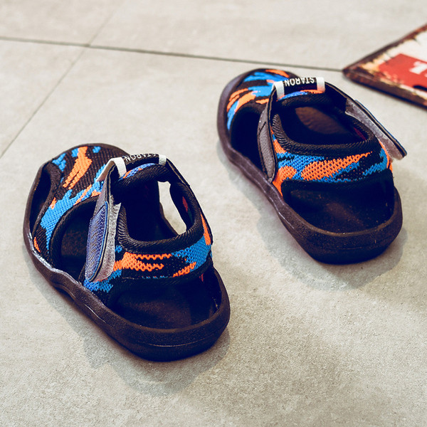 Παιδικά σανδάλια για αγόρια σε διάφορα χρώματα - δύο μοντέλα