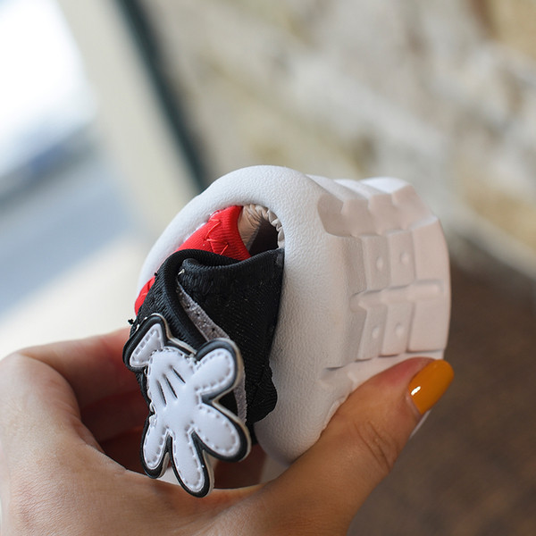 Sandale pentru copii cu decor 3D in trei culori potrivite pentru baieti si fete