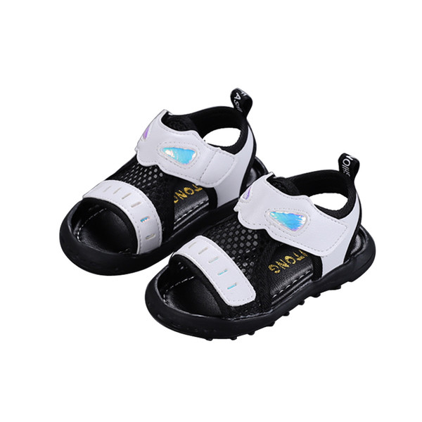 Sandale copii pentru un baiat cu decor in alb si negru