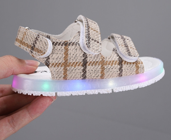 Sandale luminoase pentru copii in trei culori potrivite pentru fete si baieti