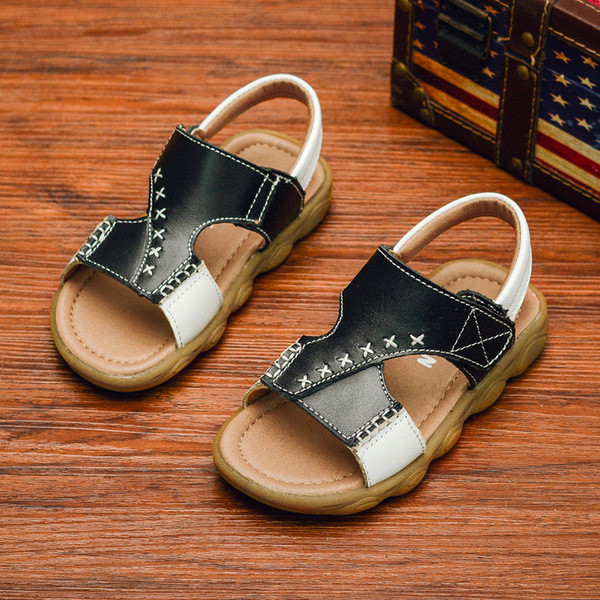 Sandale moderne pentru copii pentru un băiat în patru culori