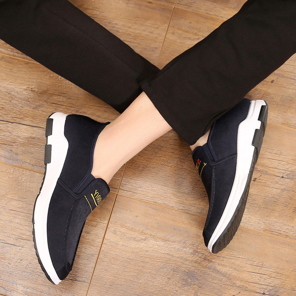 Mocasini pentru bărbați în mai multe culori potrivite pentru utilizarea de zi cu zi